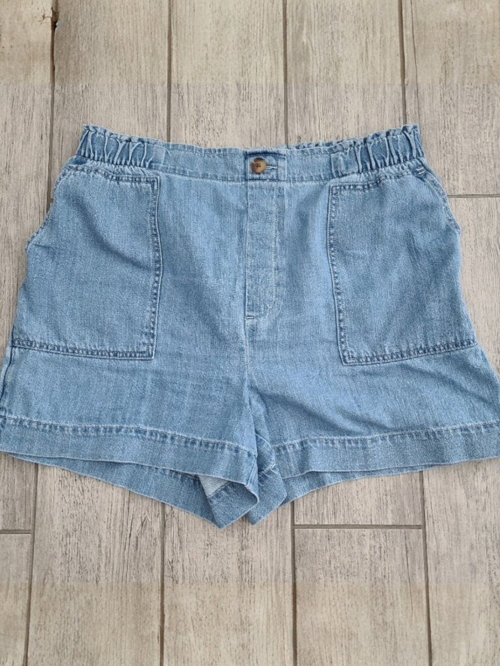 LOFT Outlet Light Wash Denim Pull On Shorts Size Large